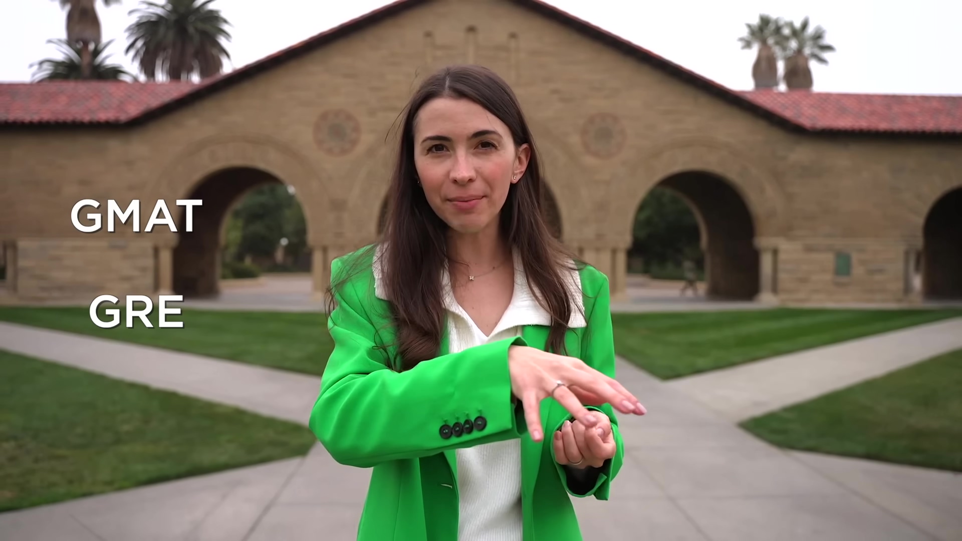 女性讲解GRE和GMAT